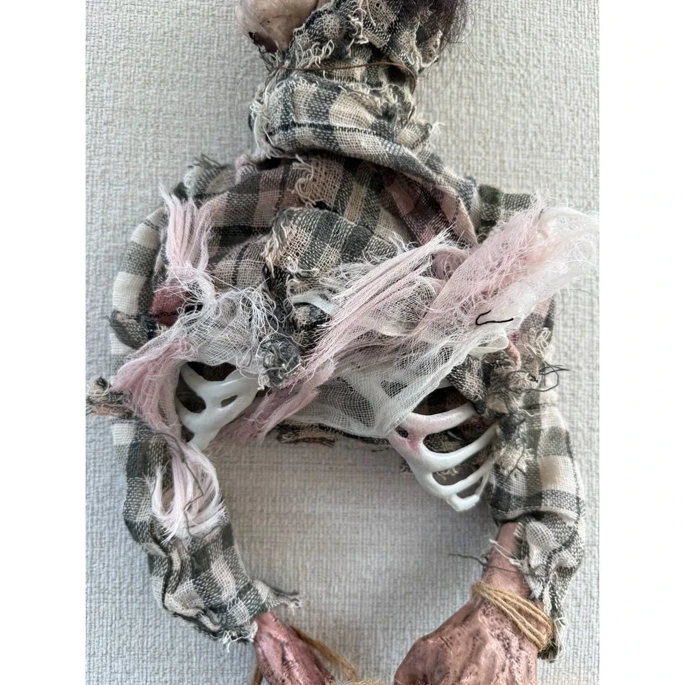 Zombie Torso Halloween Prop Severed Head Horror Haunted House Decor Screaming